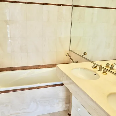 Magnifique T4 Vue Et Parking Privé Apartamento *